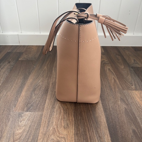 Tory Burch Tote with organizer - Picture 2 of 8